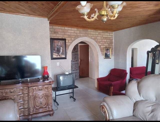 2 BEDROOM HOUSE FOR SALE IN TSAKANE